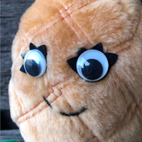 Country Yumkin Juicie Pineapple plush toy Stuffed Anthropomorphic plushie 1983💚 - Picture 2 of 9